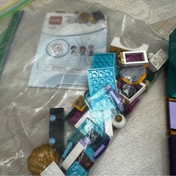 Lego Disney The Little Mermaid Story Book - 43213 - Opened Box - Picture 5 of 7